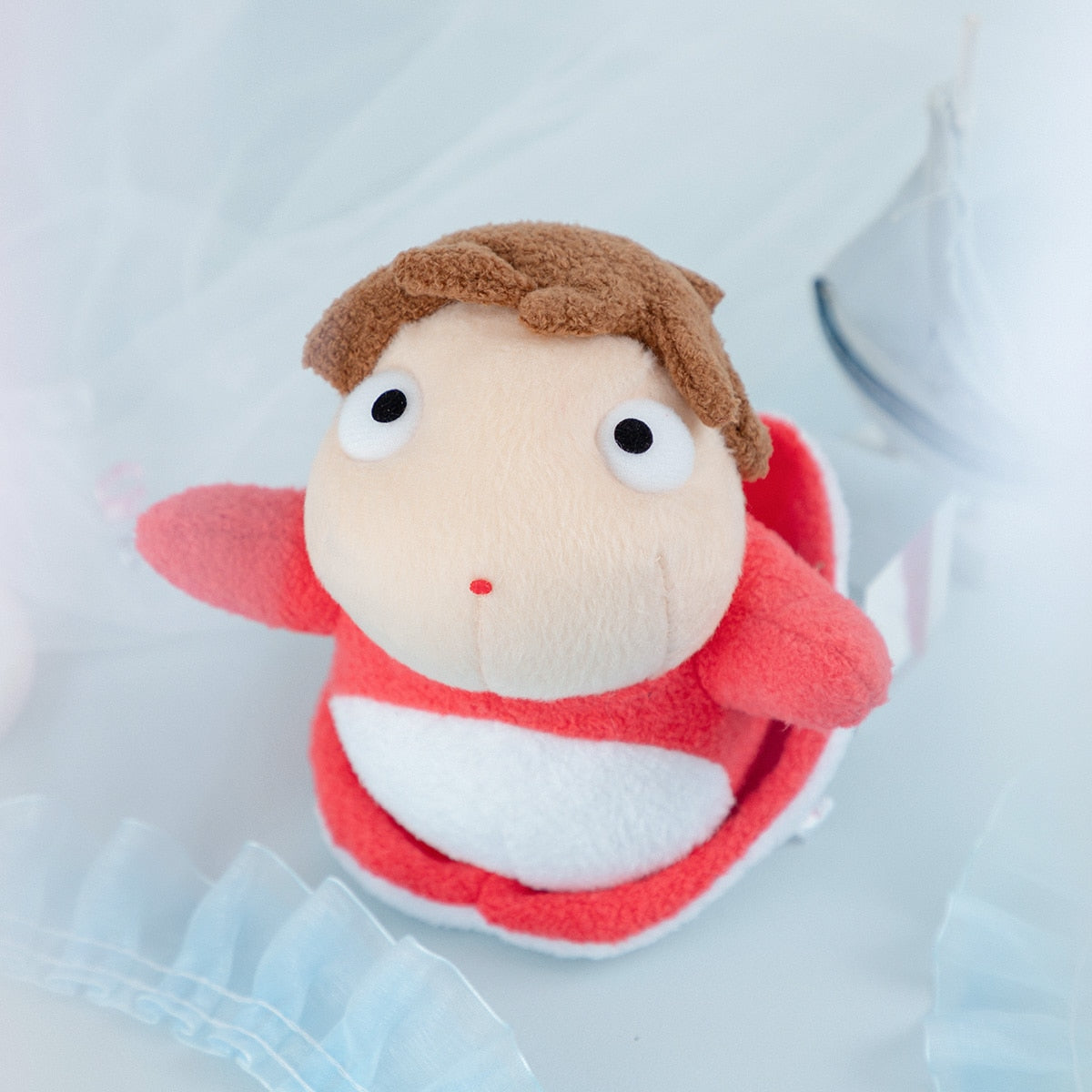 Plyšáček Ponyo z útesu nad mořem