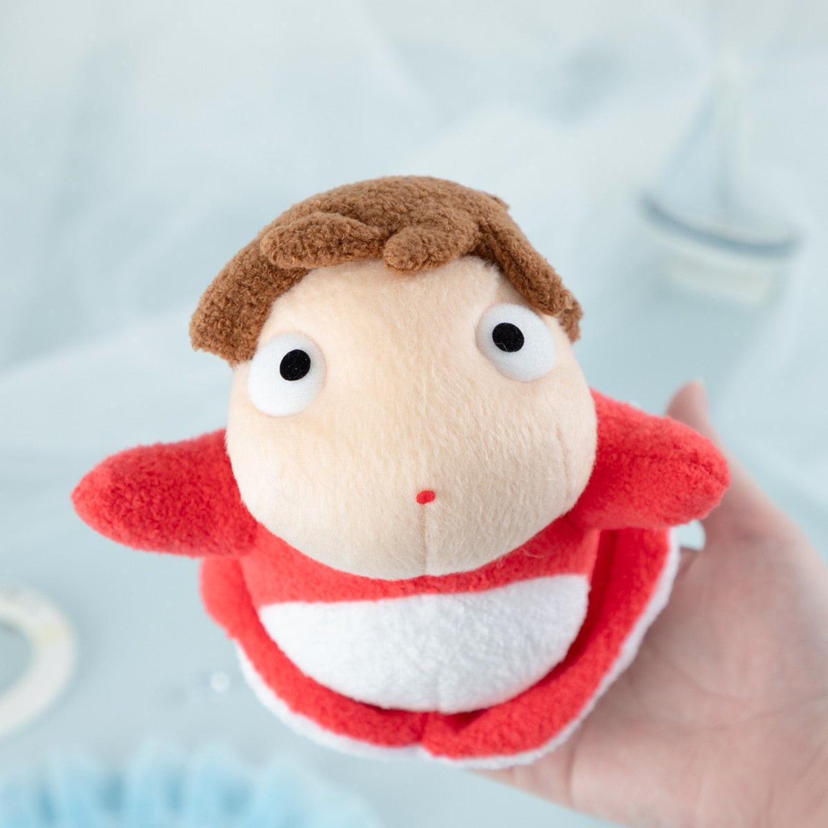 Plyšáček Ponyo z útesu nad mořem