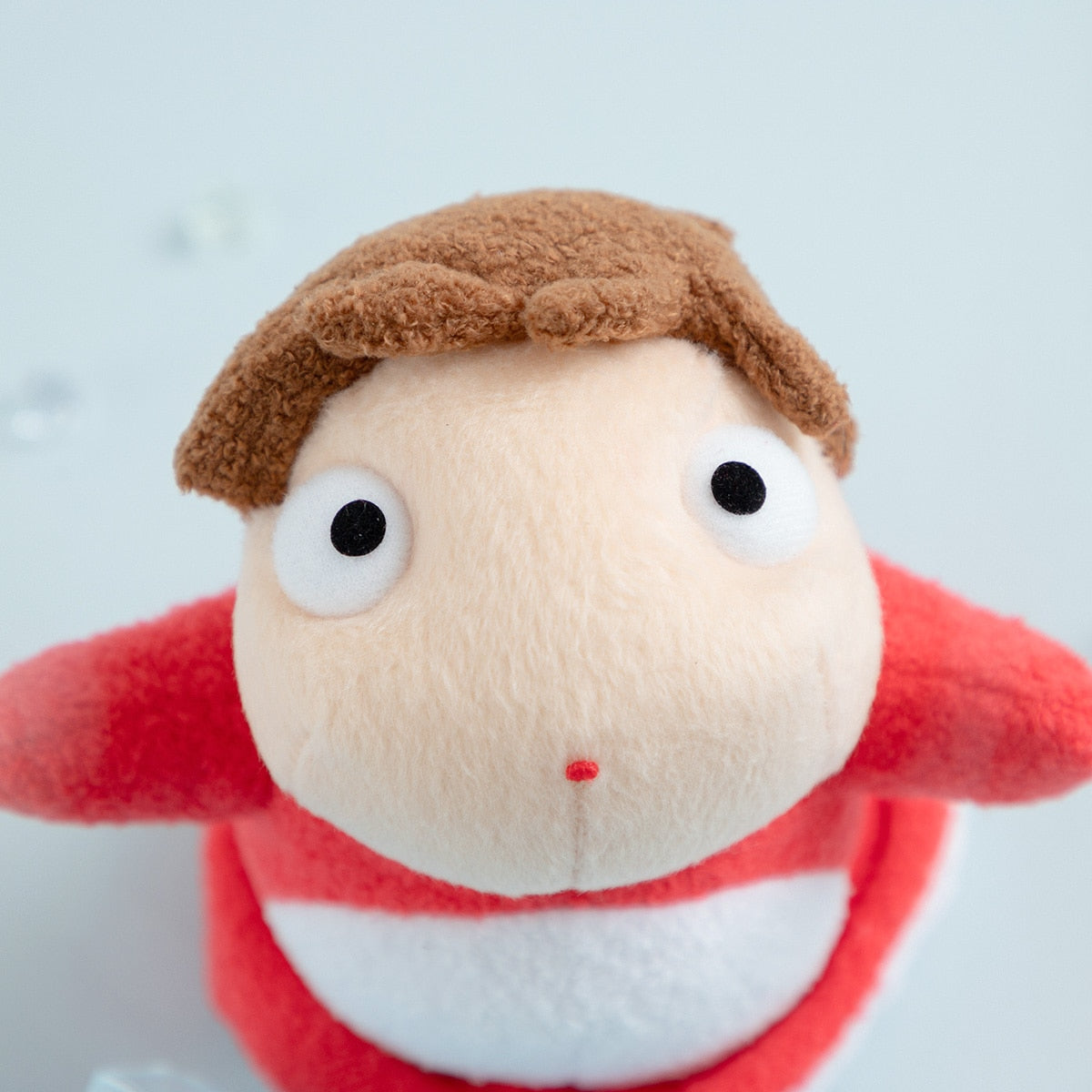 Plyšáček Ponyo z útesu nad mořem