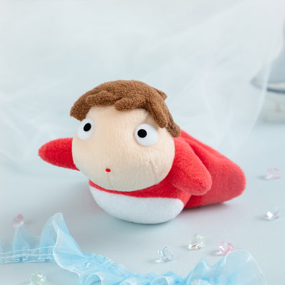 Plyšáček Ponyo z útesu nad mořem