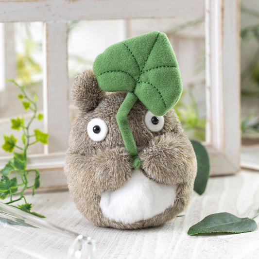 Můj soused Totoro – měkký plyšák Totoro s lístkem